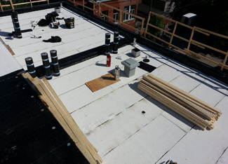 vue-vol-oiseau-toit-plat-avec-membrane-installer-resiflex-victoriaville